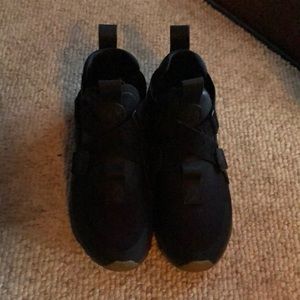 NIKE HUARACHE CITY (BLACK)